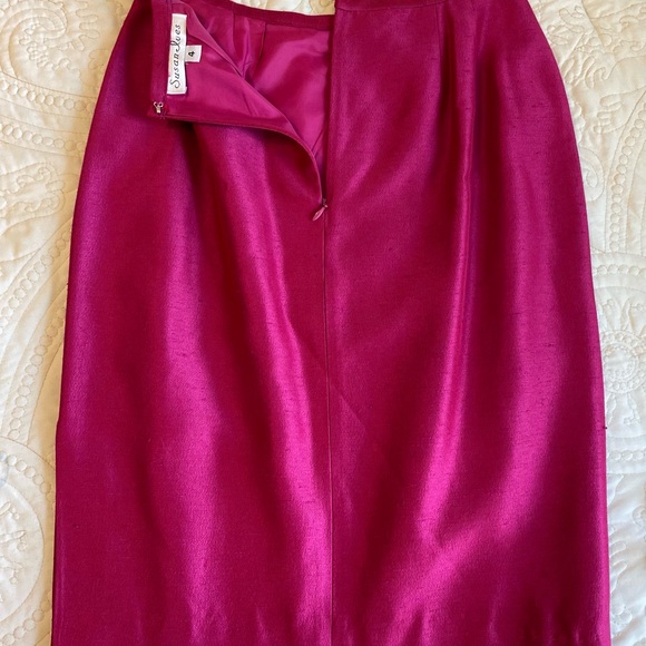 Susan Ives Pencil Skirt fully lined,  w/side slit - Picture 6 of 10